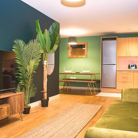 Spacious City Centre Apt - Free Parking - Ao Arena 맨체스터 외부 사진