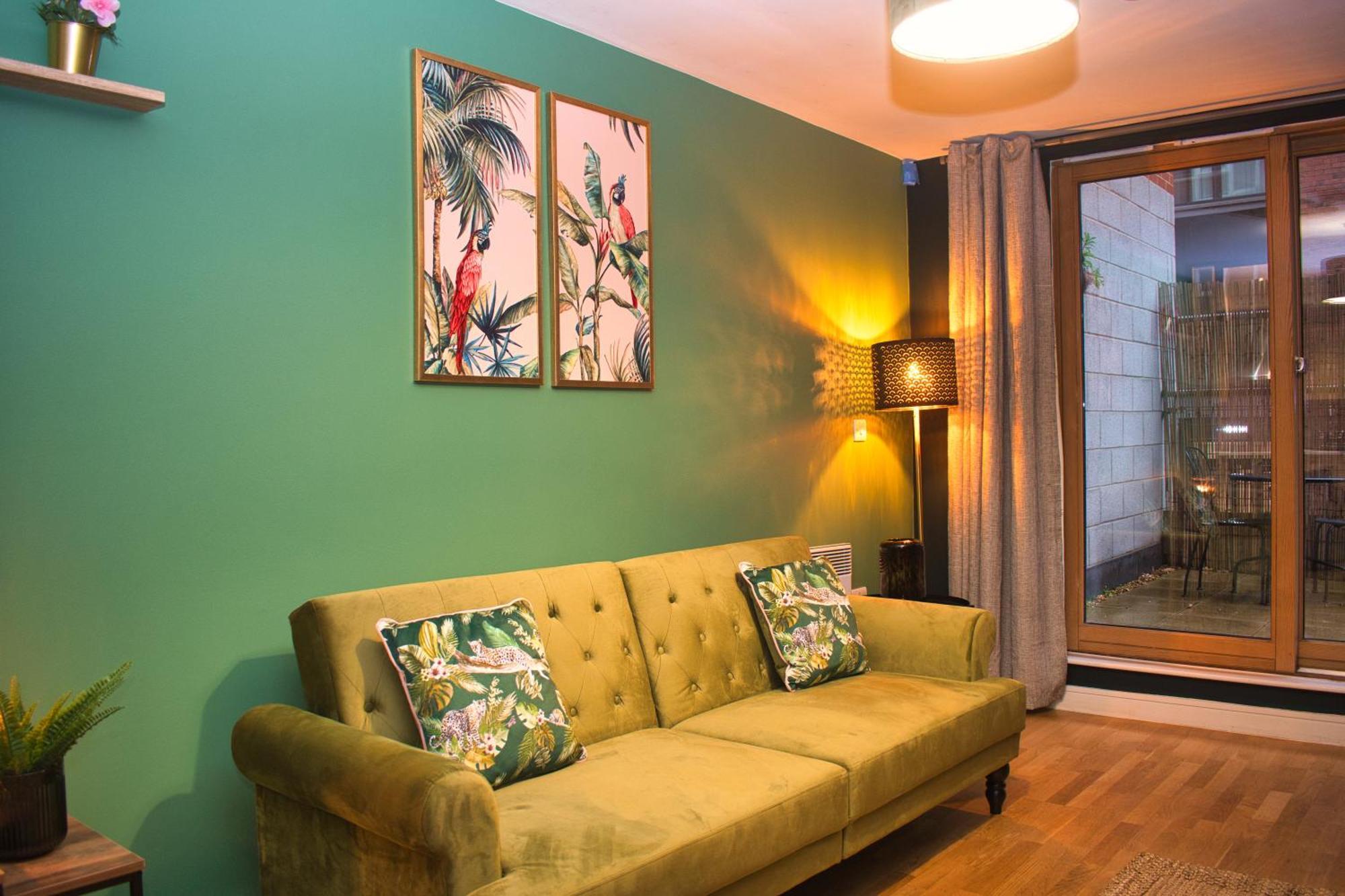 Spacious City Centre Apt - Free Parking - Ao Arena 맨체스터 외부 사진
