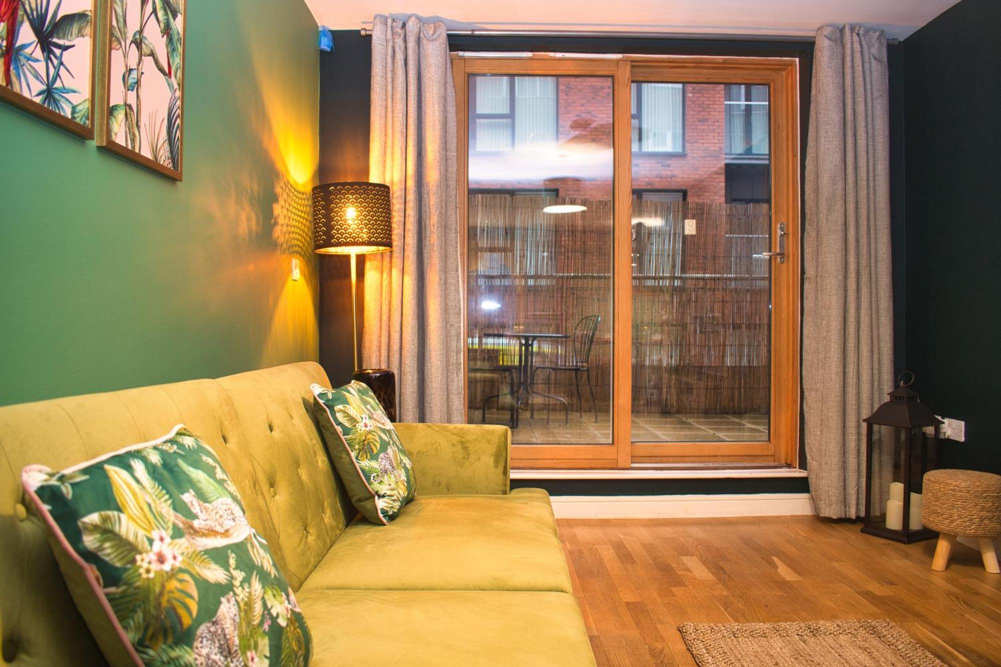 Spacious City Centre Apt - Free Parking - Ao Arena 맨체스터 외부 사진